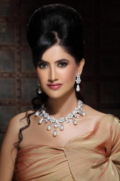 Pearl Necklace  Set by Kalajee